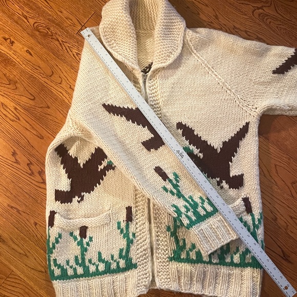 Mens Vintage duck sweater.  Wool feel.  Aprox XL to 2XL.  HANDMADE chunky knit. - Picture 15 of 17